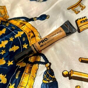 NWT PRO concealer high definition concealer in Creamy Beige